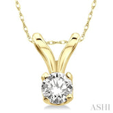 1/10 Ctw Round Cut Diamond Solitaire Pendant in 14K Yellow Gold with Chain