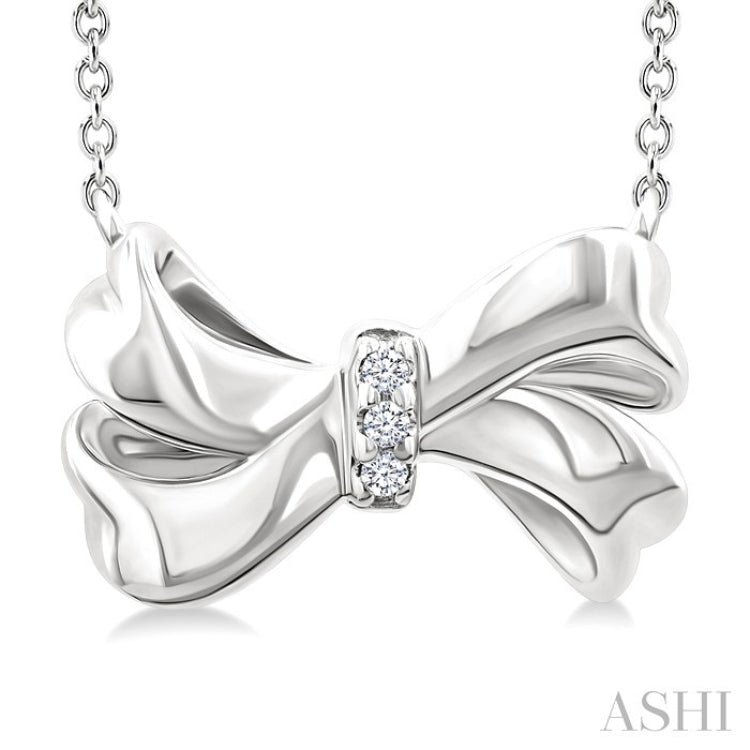 1/50 Ctw Round Cut Diamond Bow Fashion Pendant With Chain in Sterling Silver