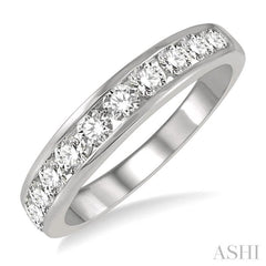 3/4 Ctw Channel Set 11 Stone Round Cut Diamond Wedding Band in Platinum