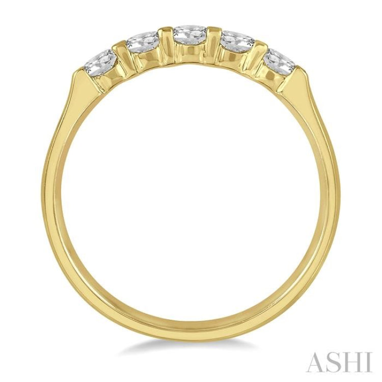 1/2 Ctw 5 Stone Round Cut Diamond Wedding Band in 14K Yellow Gold