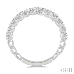 1 Ctw Round Cut Diamond Wedding Band in Platinum