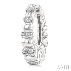 1/10 Ctw Bold Ribbed Round Cut Diamond Hoop Fashion Earrings in Sterling Silver