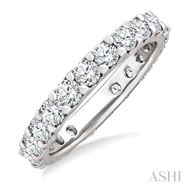 2 Ctw Round Cut Diamond Eternity Wedding Band in 14K White Gold
