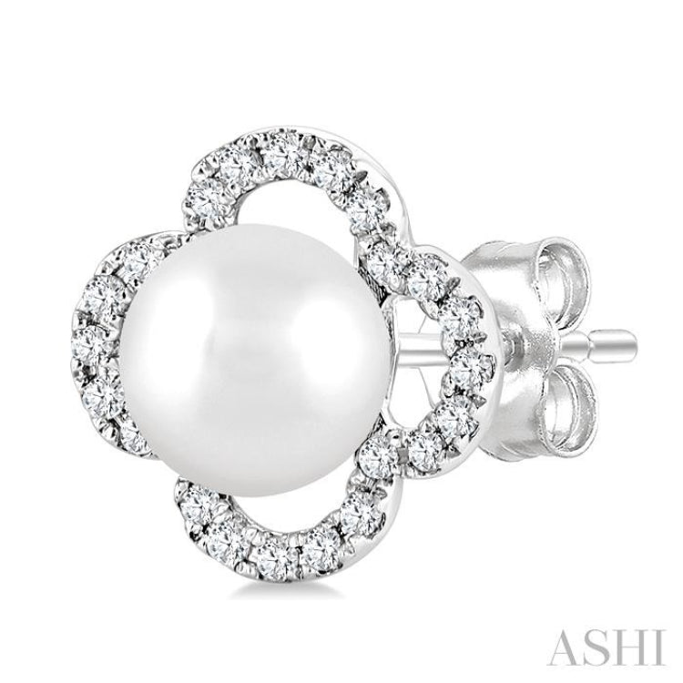 5 MM Cultured Pearl and 1/6 Ctw Single Cut Diamond Clover Petite Fashion Earrings in 10K White Gold