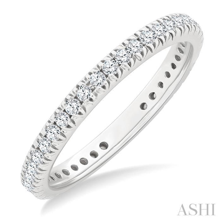 1/2 Ctw Round Cut Diamond Eternity Wedding Band in 14K White Gold
