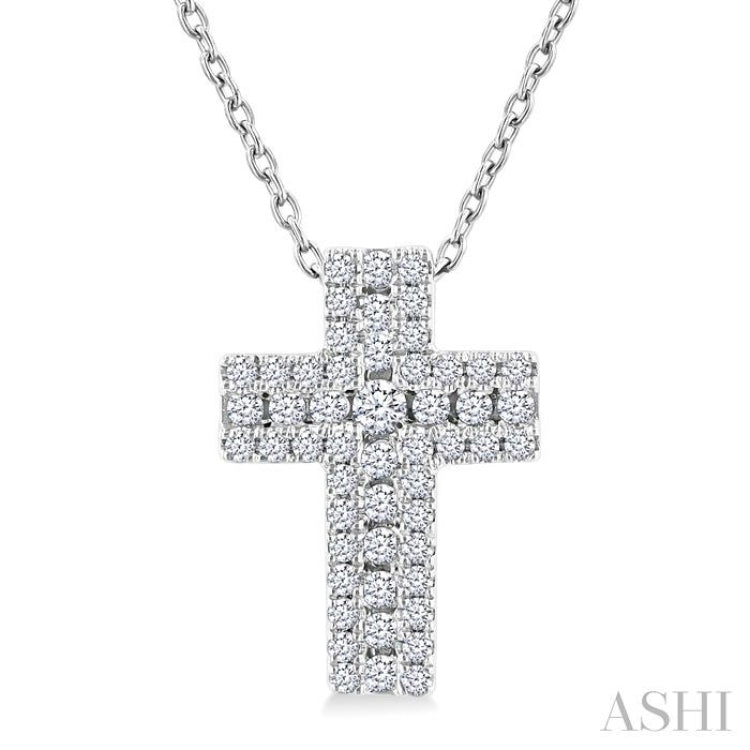 1/4 Ctw Cross Round Cut Diamond Fashion Pendant With Chain in 14K White Gold