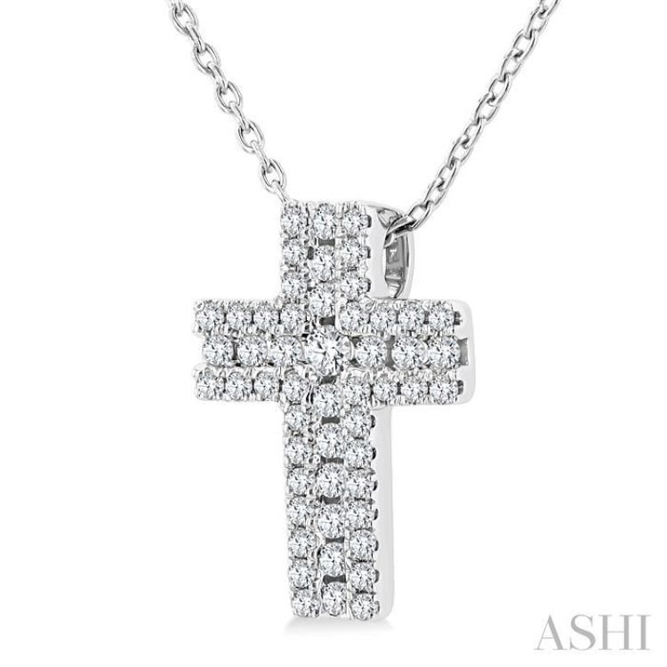 1/4 Ctw Cross Round Cut Diamond Fashion Pendant With Chain in 14K White Gold