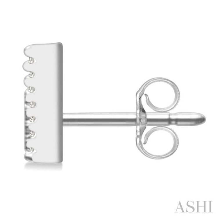 1/8 Ctw Initial 'W' Round Cut Diamond Earrings in 10K White Gold