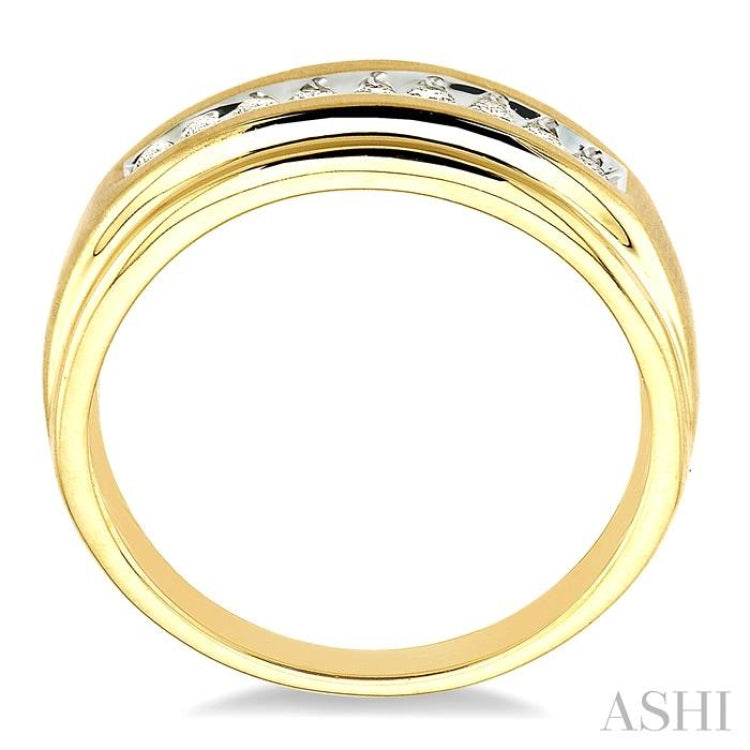 1/6 Ctw Round Diamond Women's Ring in 14K Yellow Gold