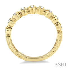 1/6 Ctw Round Diamond Wedding Band in 14K Yellow Gold