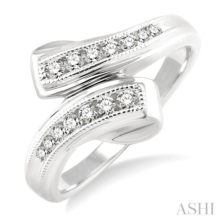 1/4 Ctw Round Cut Diamond By-pass Ring in 14K White Gold