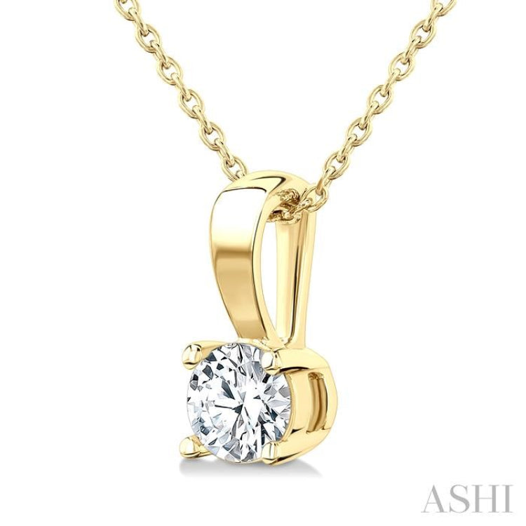 1/2 Ctw Prong Set Round Cut Diamond Solitaire Pendant With Chain in 14K Yellow Gold
