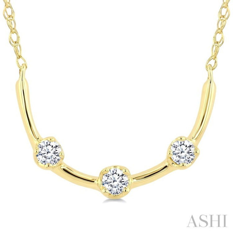 1/10 Ctw Round Cut Diamond Smile Bar Necklace in 10K Yellow Gold