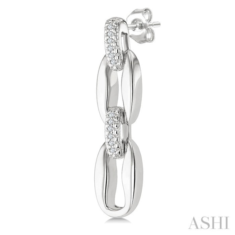 1/10 Ctw Round Cut Diamond Oval Shape D-Link Bold Fashion Earrings in Sterling Silver