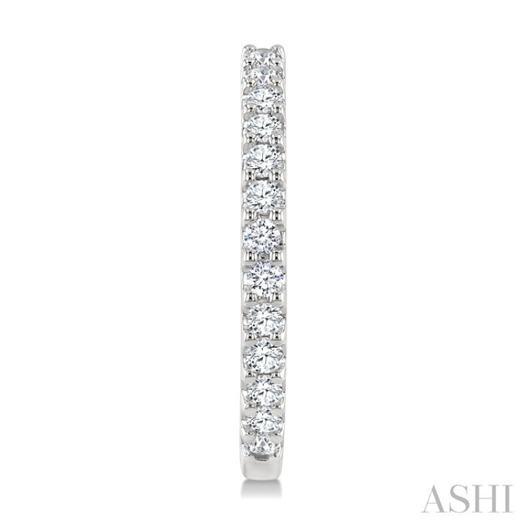 3/4 Ctw Round Cut Diamond Hoop Earrings in 14K White Gold
