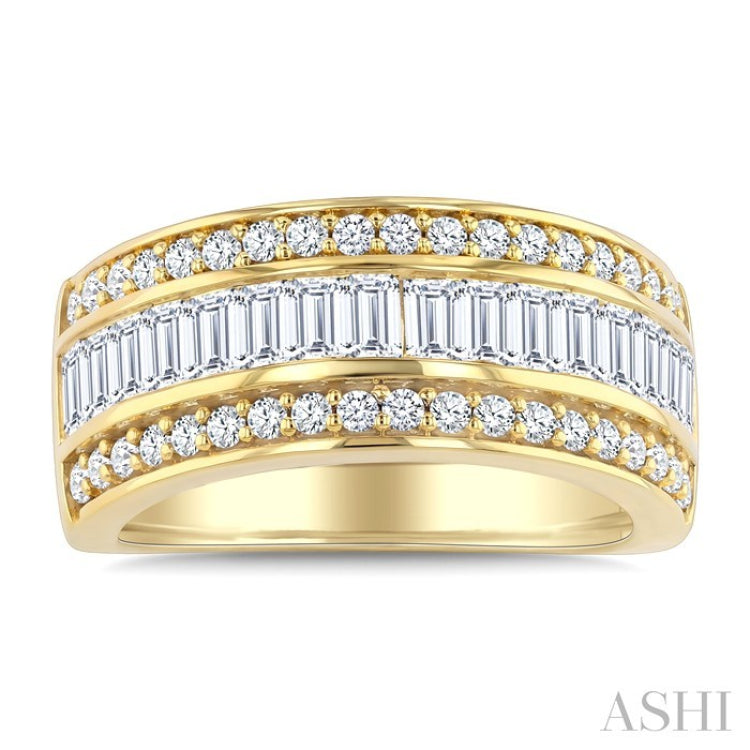 1 1/2 Ctw Channel Set Baguette and Round Cut Diamond Wedding Band in 14K Yellow Gold