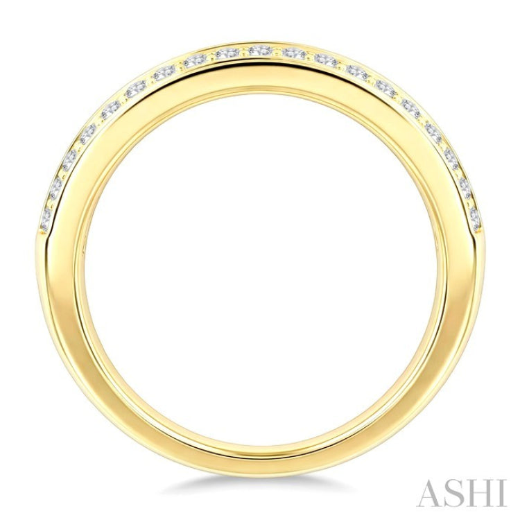 1 1/2 Ctw Channel Set Baguette and Round Cut Diamond Wedding Band in 14K Yellow Gold