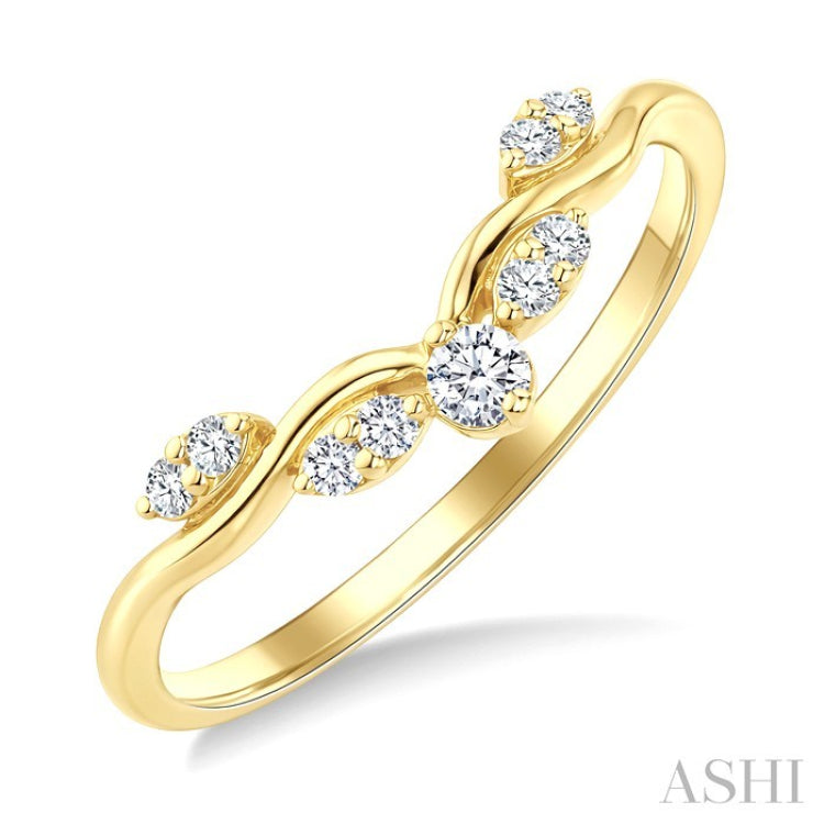 1/8 Ctw Curvy Chevron Leaf Motif Round Cut Diamond Fashion Band in 10K Yellow Gold