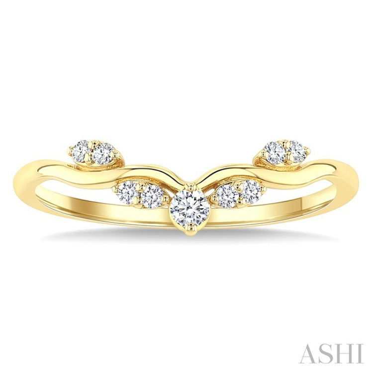 1/8 Ctw Curvy Chevron Leaf Motif Round Cut Diamond Fashion Band in 10K Yellow Gold