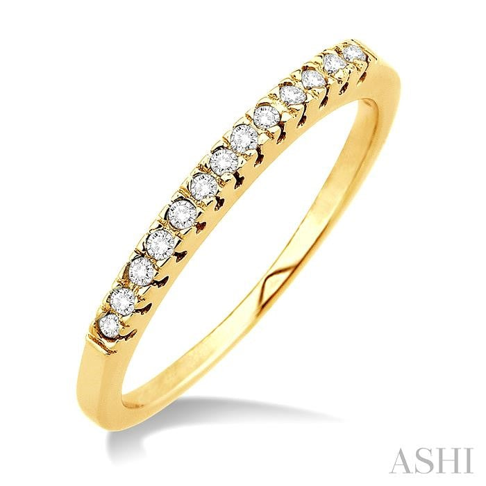 1/10 Ctw Round Cut Diamond Wedding Band in 10K Yellow Gold