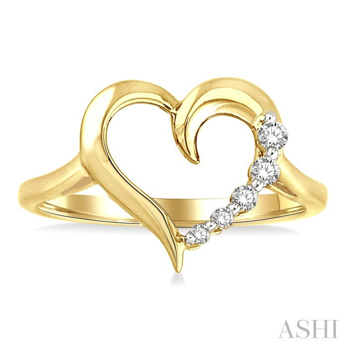 1/10 Ctw Round Cut Diamond Journey Heart Ring in 14K Yellow Gold