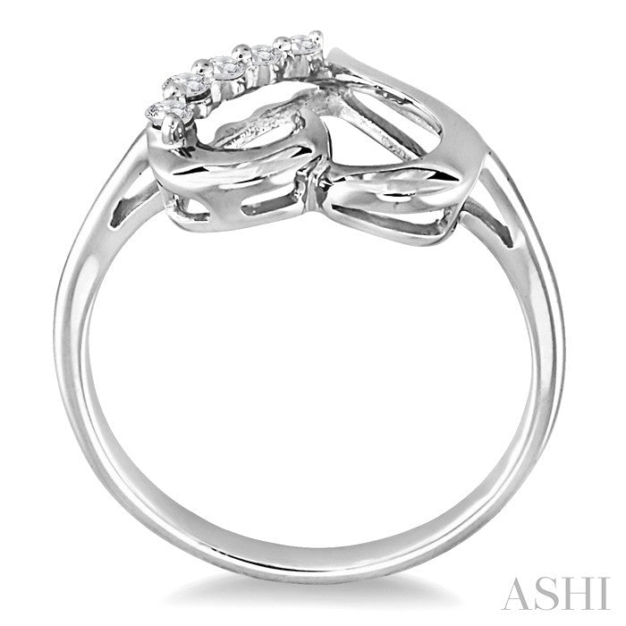 1/10 Ctw Round Cut Diamond Journey Heart Ring in 10K White Gold