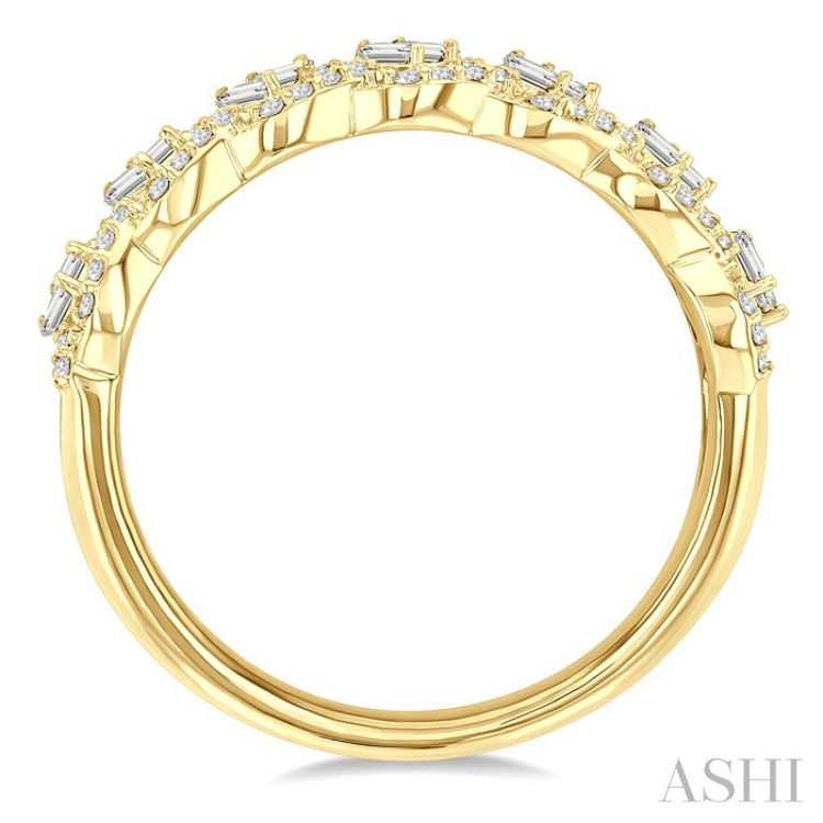 1/2 Ctw Split Entwined Top Baguette and Round Cut Diamond Fashion Ring in 14K Yellow Gold