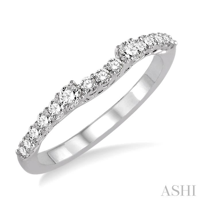 1/2 Ctw Round Cut Diamond Wedding Band in Platinum