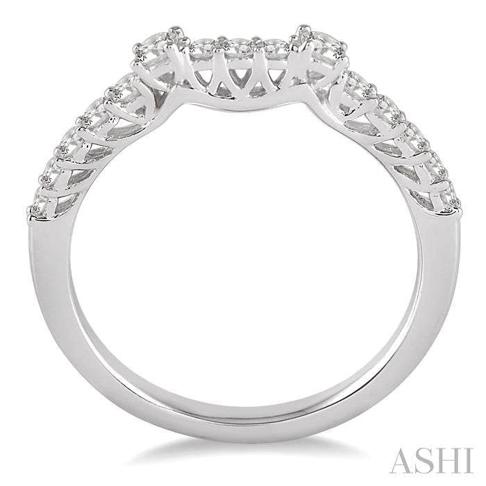 1/2 Ctw Round Cut Diamond Wedding Band in Platinum