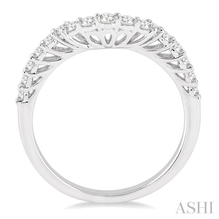 1/2 Ctw Round Cut Diamond Wedding Band in 14K White Gold