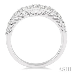 1/2 Ctw Round Cut Diamond Wedding Band in 14K White Gold