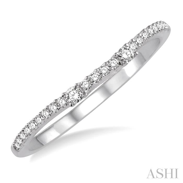 1/6 Ctw Round Cut Diamond Wedding Band in Platinum