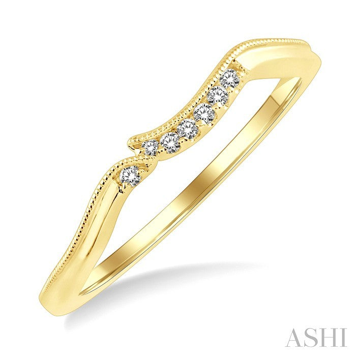 1/20 Ctw Round Cut Diamond Wedding Band in 14K Yellow Gold