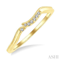1/20 Ctw Round Cut Diamond Wedding Band in 14K Yellow Gold