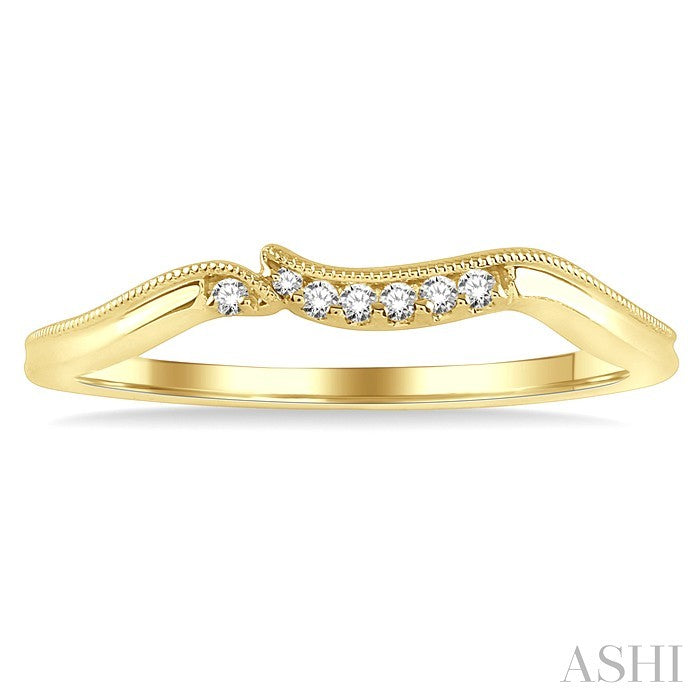 1/20 Ctw Round Cut Diamond Wedding Band in 14K Yellow Gold