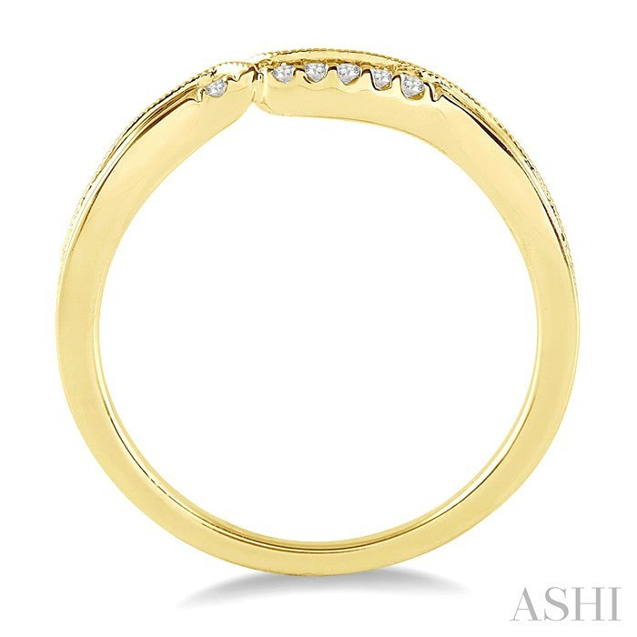 1/20 Ctw Round Cut Diamond Wedding Band in 14K Yellow Gold