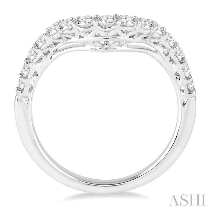 5/8 Ctw Round Cut Diamond Wedding Band in 14K White Gold