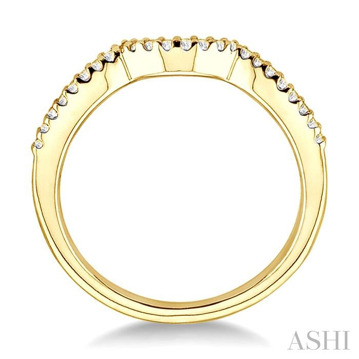 1/8 Ctw Round Cut Diamond Wedding Band in 14K Yellow Gold