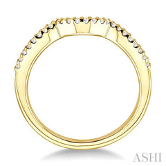 1/8 Ctw Round Cut Diamond Wedding Band in 14K Yellow Gold