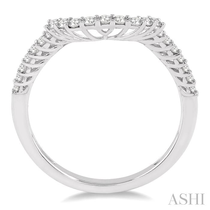 1/4 Ctw Round Cut Diamond Wedding Band in 14K White Gold