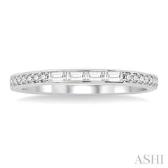 1/4 Ctw Round Cut Diamond Wedding Band in 14K White Gold