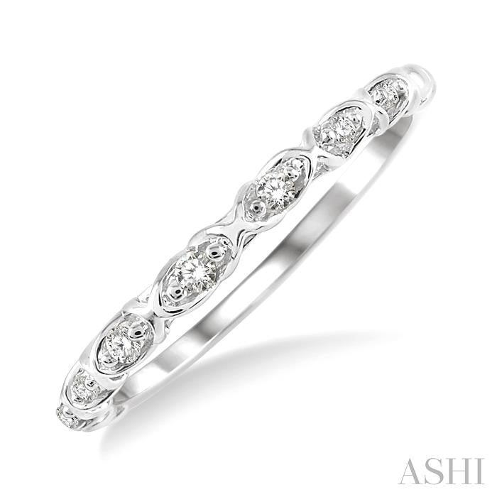 1/20 Ctw Round Cut Diamond Wedding Band in 14K White Gold