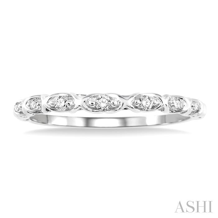 1/20 Ctw Round Cut Diamond Wedding Band in 14K White Gold