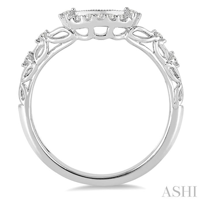 1/10 Ctw Round Cut Diamond Wedding Band in 14K White Gold