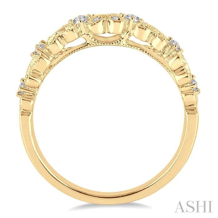 1/10 Ctw Round Cut Diamond Wedding Band in 14K Yellow Gold