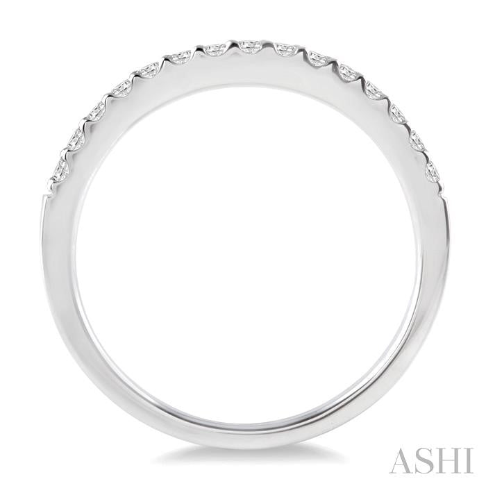 1/4 Ctw Round Cut Diamond Wedding Band in Platinum