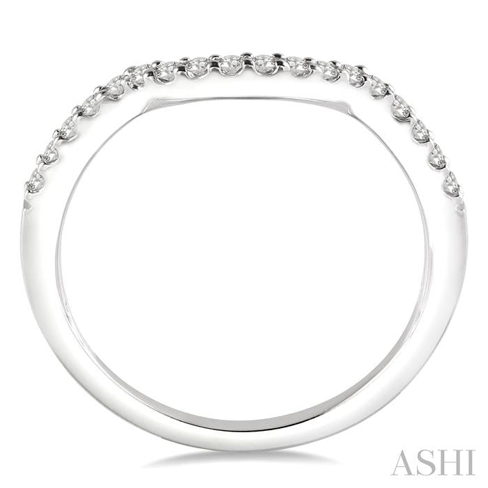 1/6 Ctw Round Cut Diamond Wedding Band in Platinum