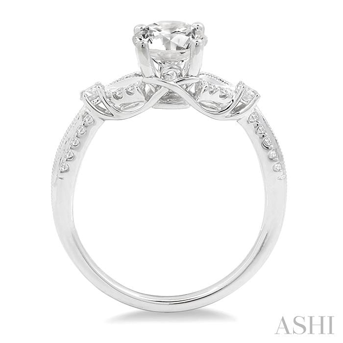 7/8 Ctw Diamond Engagement Ring with 5/8 Ct Round Cut Center Stone in 14K White Gold