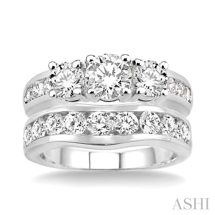 2 1/2 Ctw Diamond Wedding Set with 1 1/2 Ctw Round Cut Engagement Ring and 1 Ctw Wedding Band in 14K White Gold