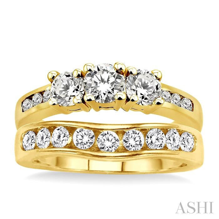1 1/2 Ctw Diamond Wedding Set with 1 Ctw Round Cut Engagement Ring and 1/2 Ctw Wedding Band in 14K Yellow Gold